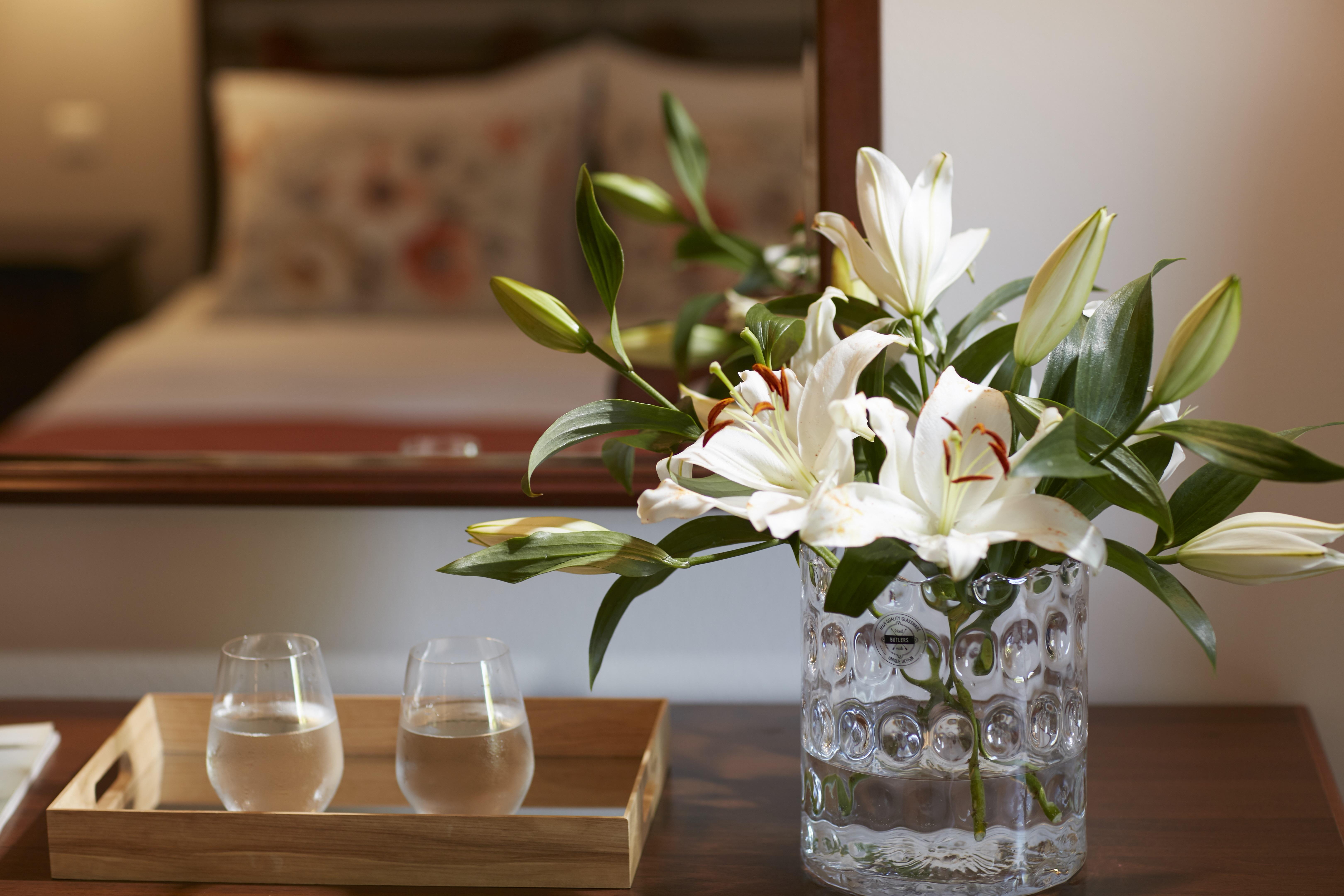 Simantro Resort باراليا ساني المظهر الخارجي الصورة A vase of flowers