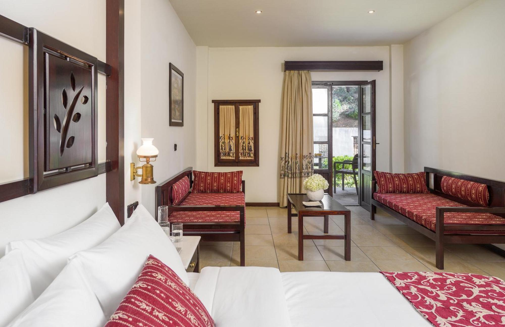 Simantro Resort باراليا ساني الغرفة الصورة A room at the hotel