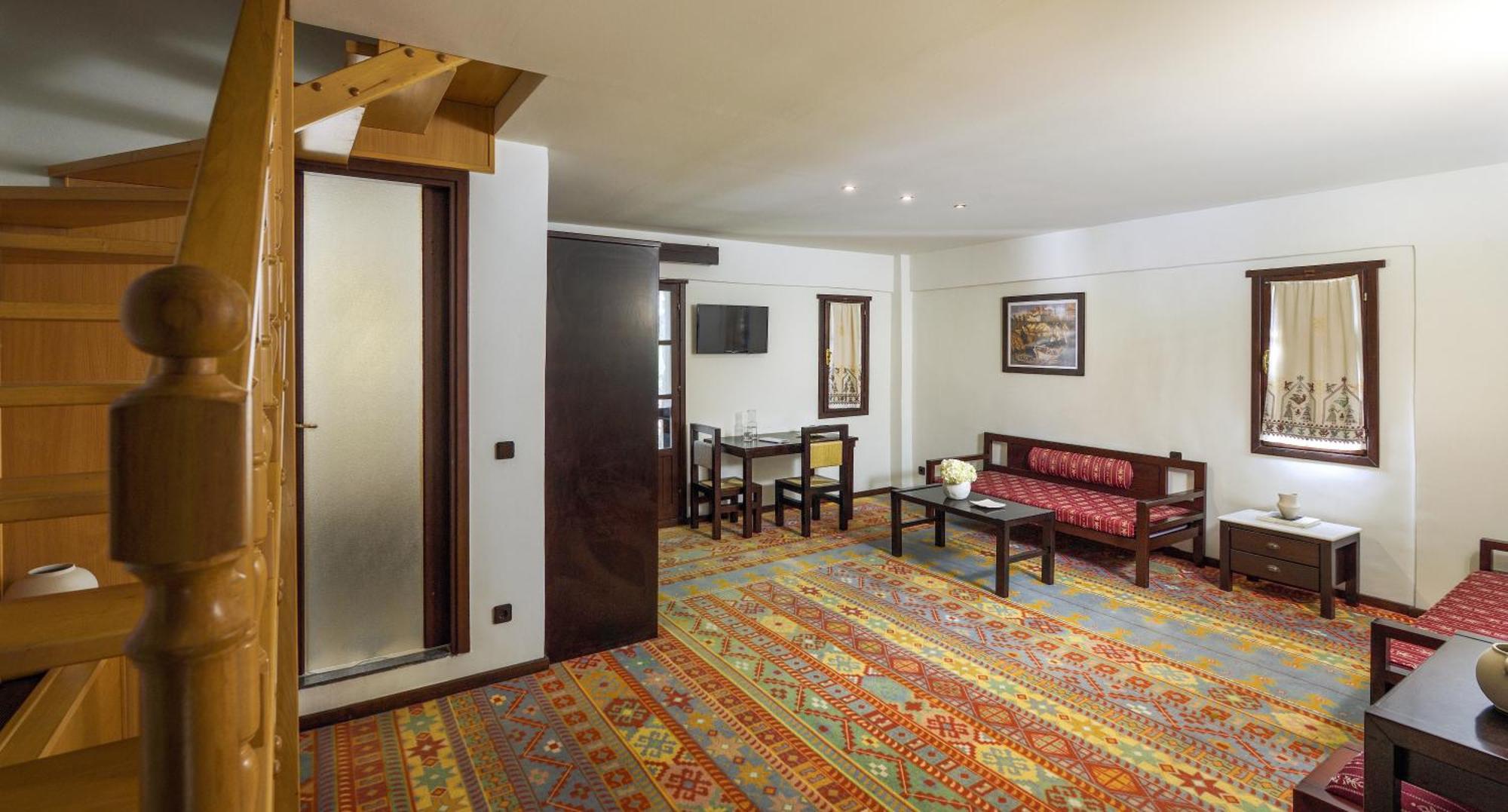 Simantro Resort باراليا ساني الغرفة الصورة A suite at the hotel