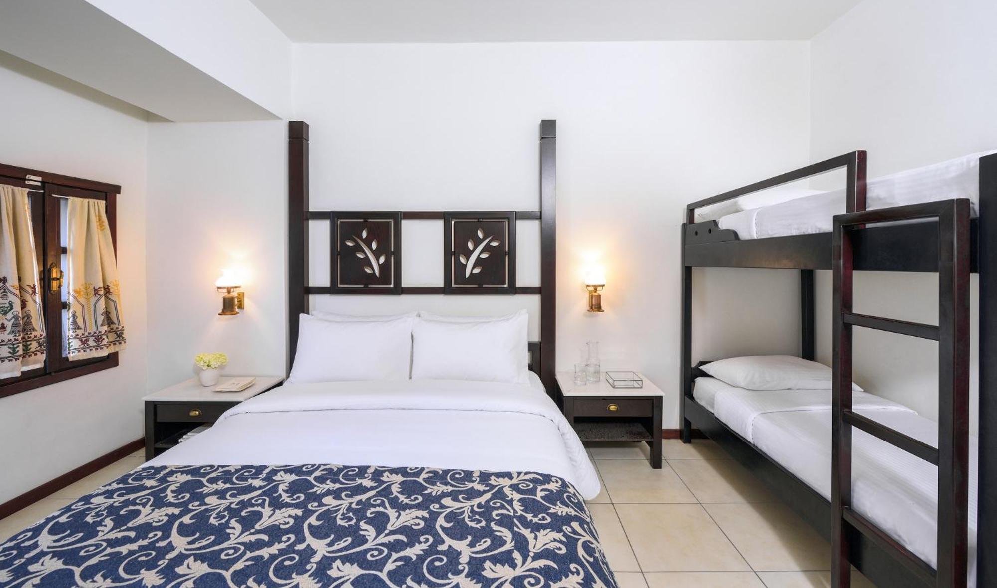 Simantro Resort باراليا ساني الغرفة الصورة Family room