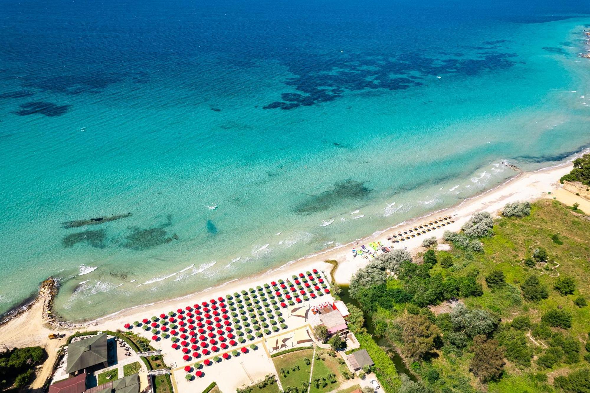 Simantro Resort باراليا ساني المظهر الخارجي الصورة Aerial view of the beach