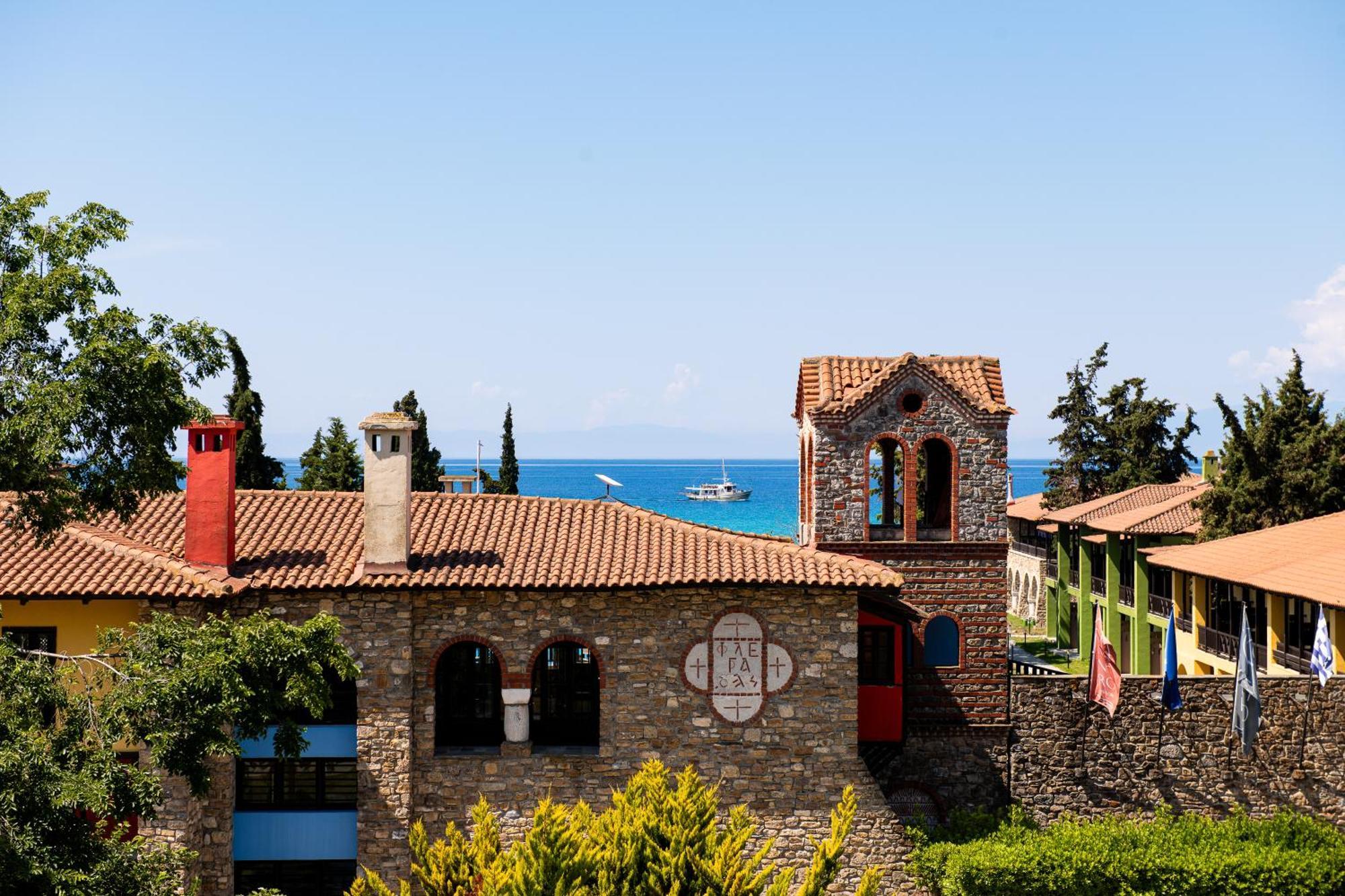 Simantro Resort باراليا ساني المظهر الخارجي الصورة The monastery of Panagia Tourliani