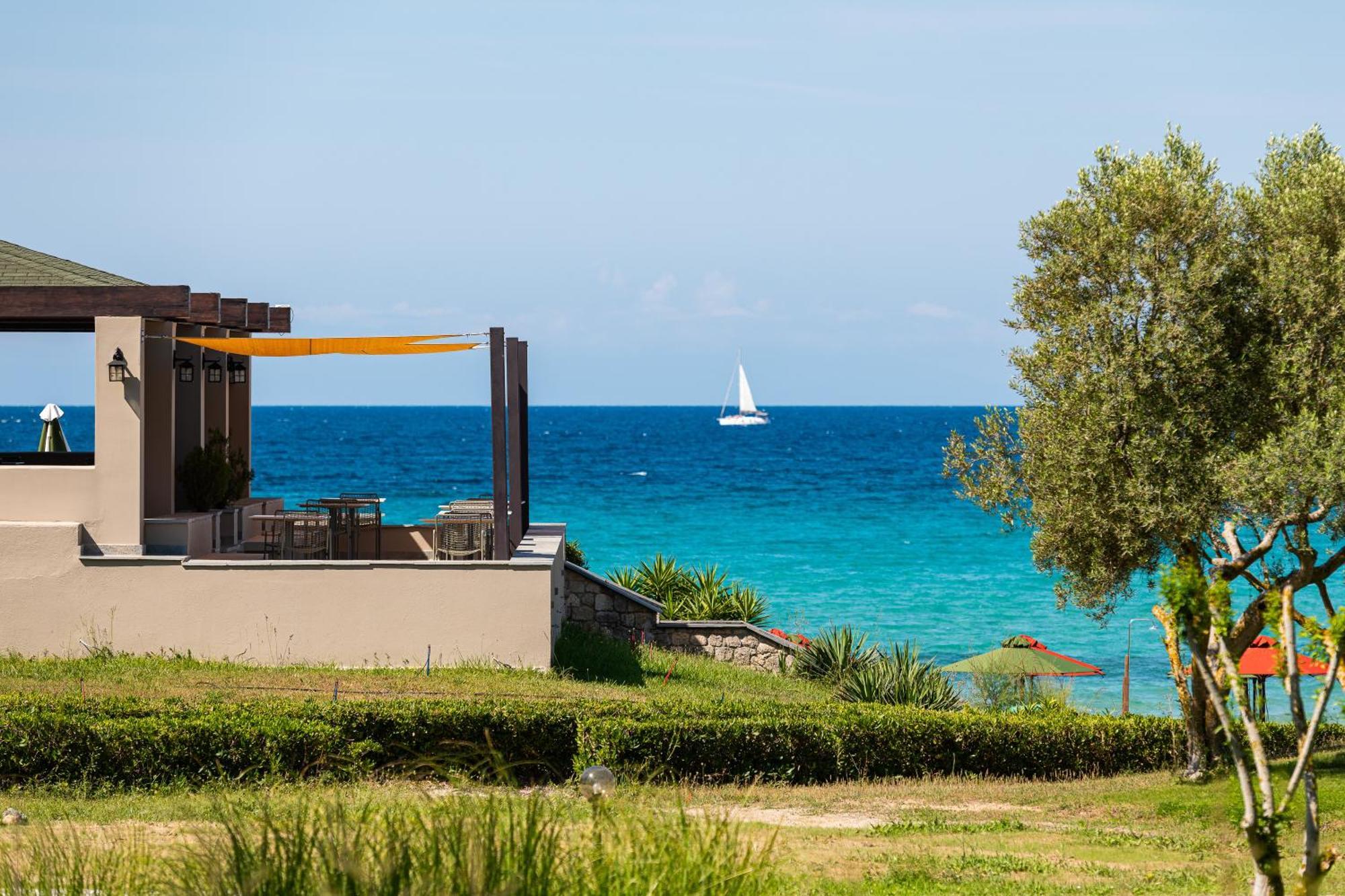 Simantro Resort باراليا ساني المظهر الخارجي الصورة View of the sea from the hotel