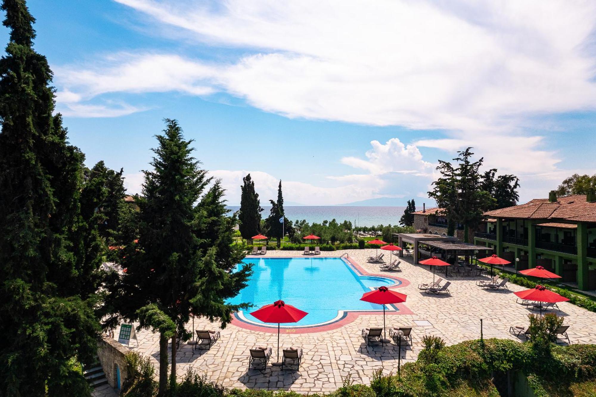 Simantro Resort باراليا ساني المظهر الخارجي الصورة The swimming pool at the hotel