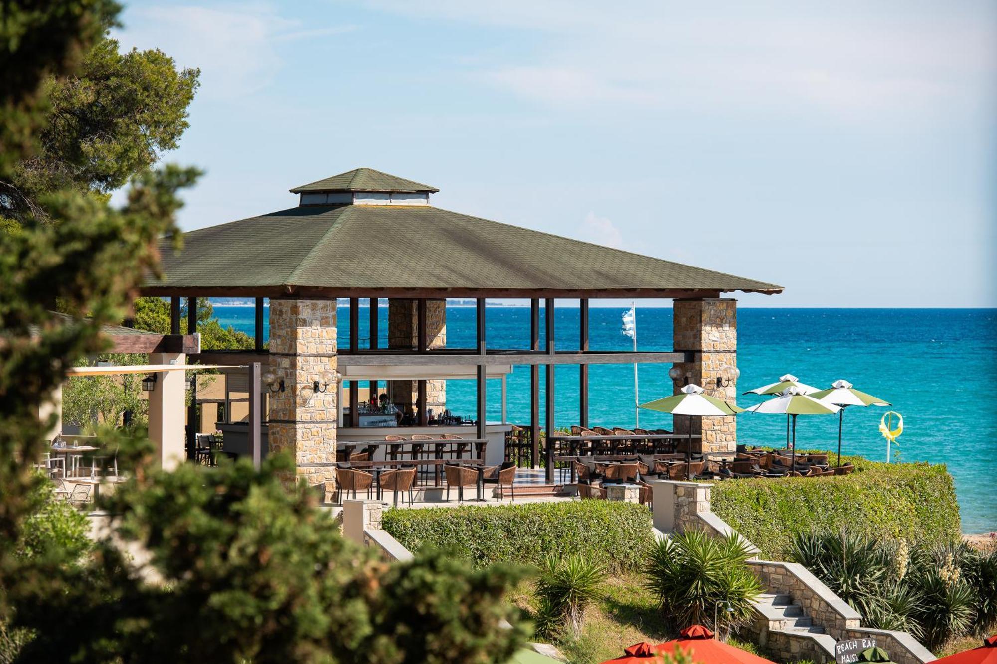 Simantro Resort باراليا ساني المظهر الخارجي الصورة The beach at the resort